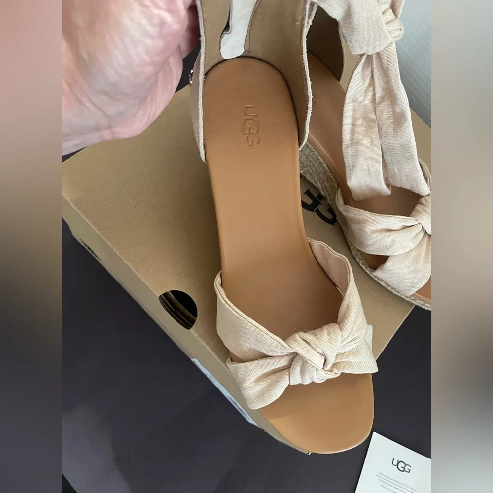 UGG Women's Yarrow Sandals size 9 Bnib - Picture 9 of 12